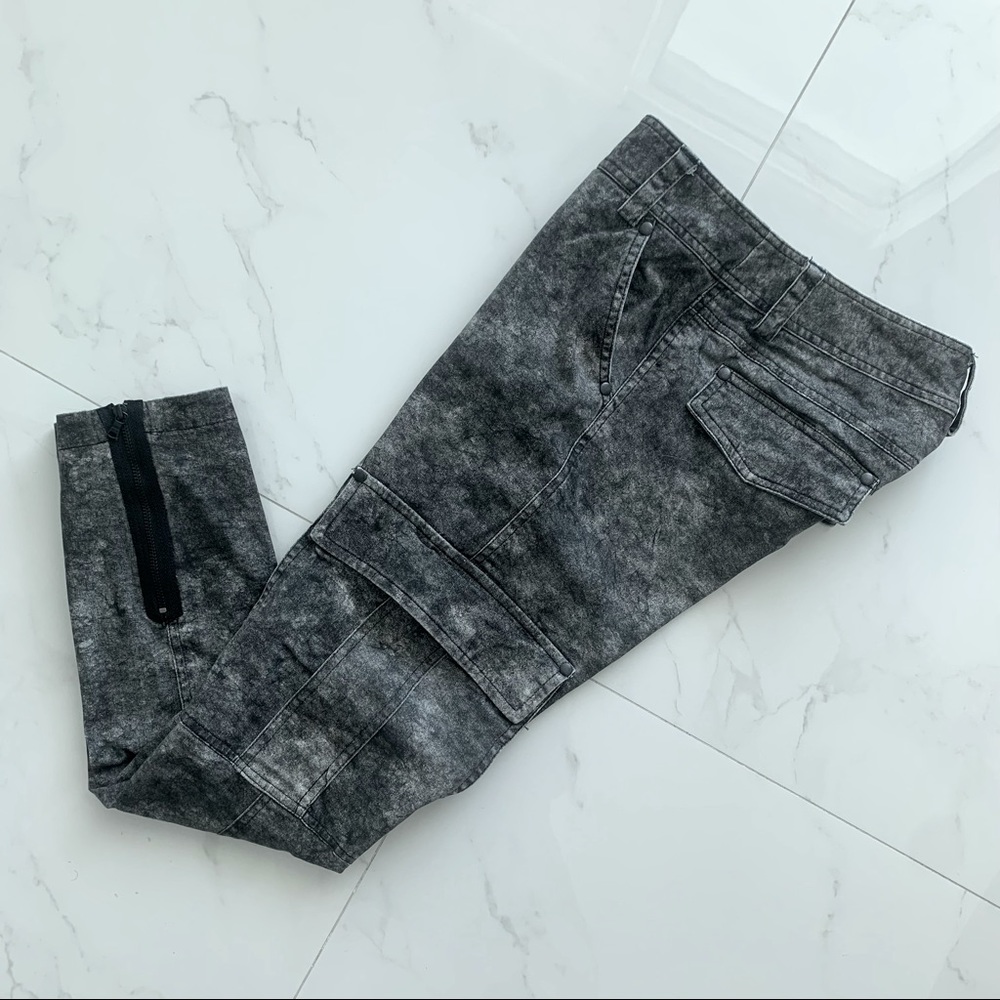🛑 SOLD! - New Alice and Olivia Acid Wash, Ankle Length, Cargo Zip Ankle Pants - Picture 3 of 5